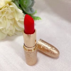 MAC Snow Ball Lipstick in Rouge En Snow